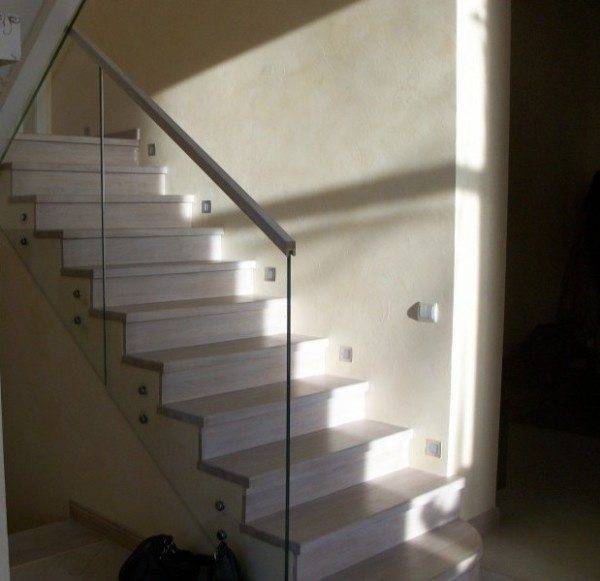 Высота перил на лестнице в частном доме