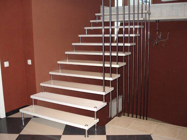Лестница с двумя площадками