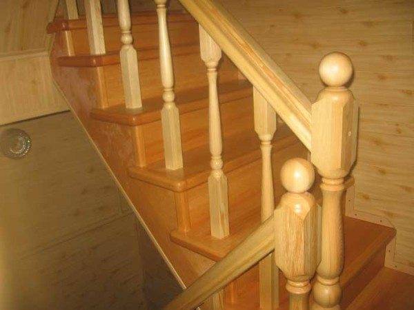 Чем красить лестницу из сосны в доме