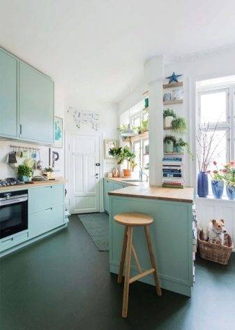 Кухня бирюзового цвета: множество вариантов оформления в реальных интерьерах