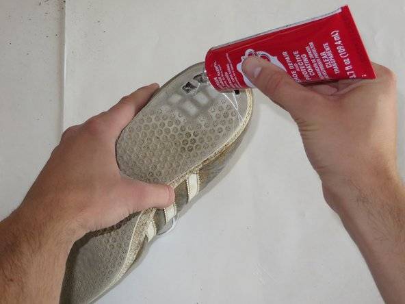 Как заклеить подошву обуви в домашних условиях: правила, нюансы, примеры