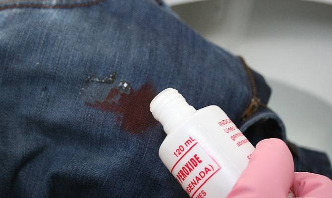Как вывести пятно от краски для бровей с одежды в домашних условиях