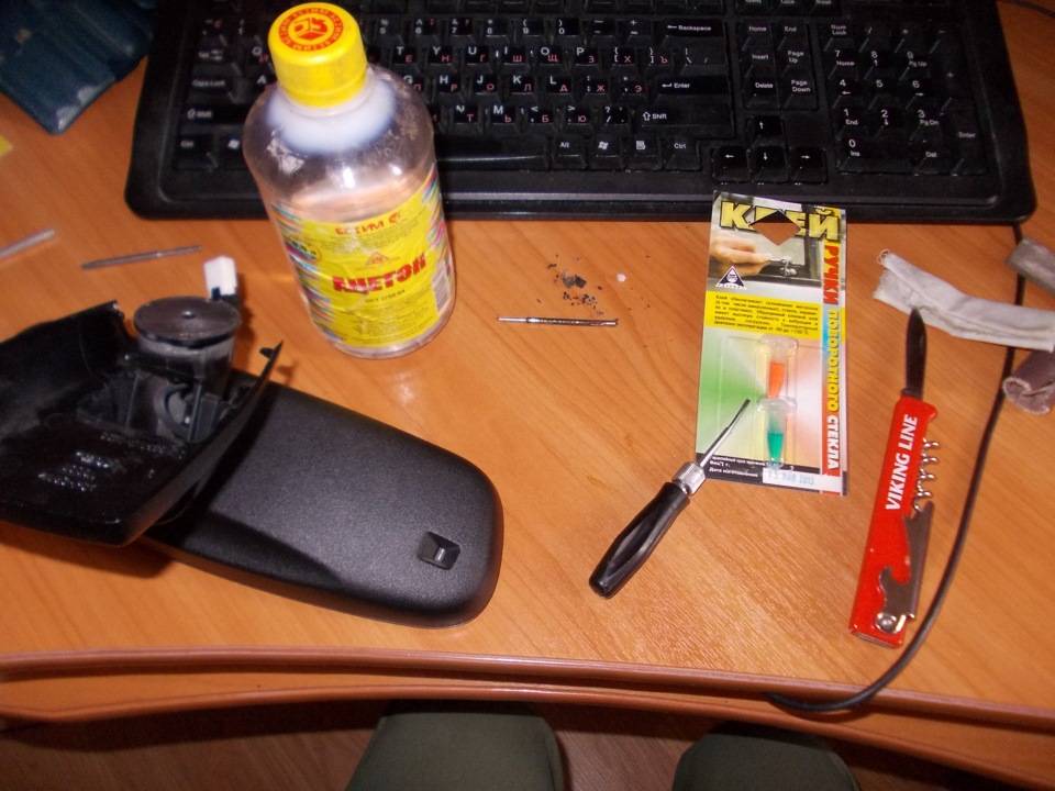как приклеить салонное зеркало ваз 2114