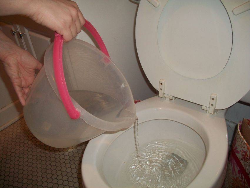 Что делать и как избежать появления засоров в канализационных трубах и быстро прочистить засор в канализации