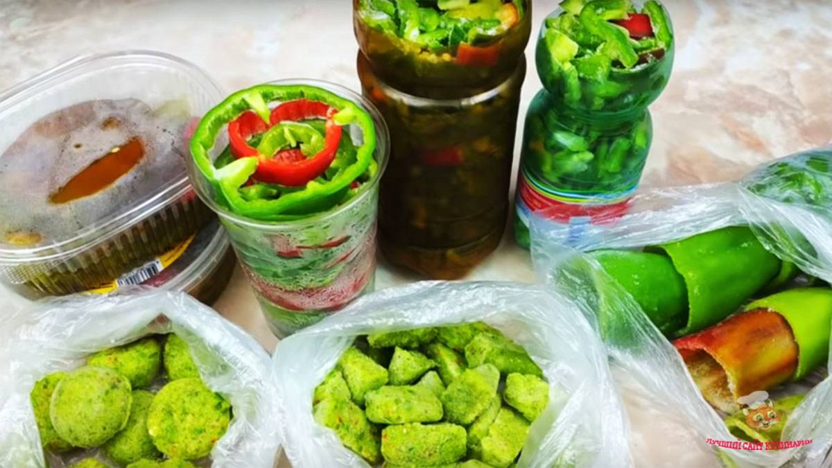 срок хранения перца фаршированного мясом в морозилке. c98e74c9420332ad0288ad65e13e89a6. срок хранения перца фаршированного мясом в морозилке фото. срок хранения перца фаршированного мясом в морозилке-c98e74c9420332ad0288ad65e13e89a6. картинка срок хранения перца фаршированного мясом в морозилке. картинка c98e74c9420332ad0288ad65e13e89a6. Для хранения в морозильной камере из собранного урожая выбирают самые мясистые, плотные, здоровые плоды без повреждений, следов плесени и грибка. Стручки подбирают одинакового размера. Перцы промывают под проточной теплой водой, дают высохнуть или протирают сухим мягким полотенцем. После этого удаляют плодоножку и очищают от семян.