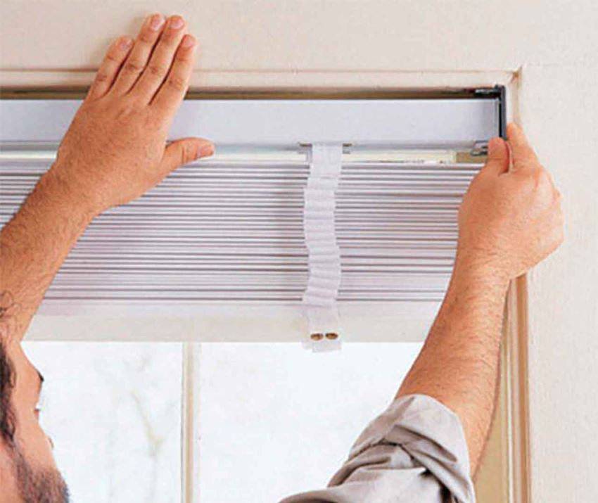 Как установить рулонные шторы на пластиковые окна: справится даже ребёнок