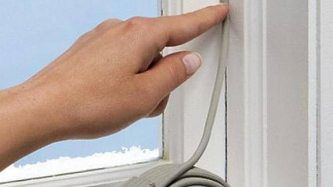 Как заклеить окна в домашних условиях