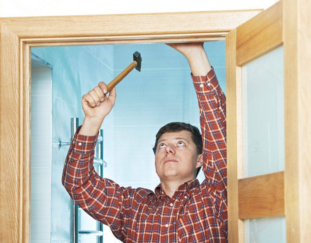Как вставить стекло в межкомнатную дверь: подробная инструкция