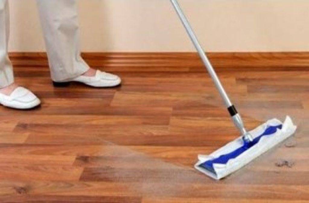 Чем мыть ламинат в домашних условиях, чтобы не было разводов: инструкция по выбору средства для мытья полов в квартире от грунтовки и строительной пыли