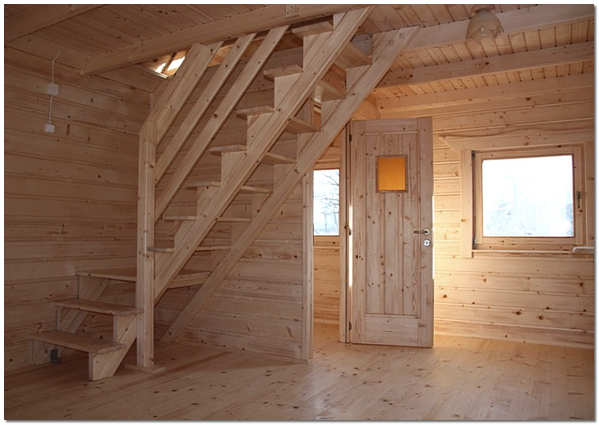 Деревянная лестница косоурной конструкции