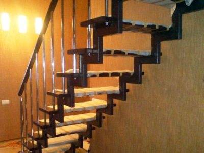 На фото демонстрируется отделка металлической лестницы деревом: своими руками создаем уникальный дизайн