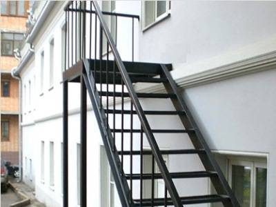 Тетива для лестницы: основные типы и инструктаж по установке