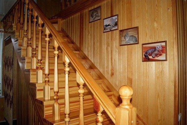 Самодельная деревянная лестница на второй этаж